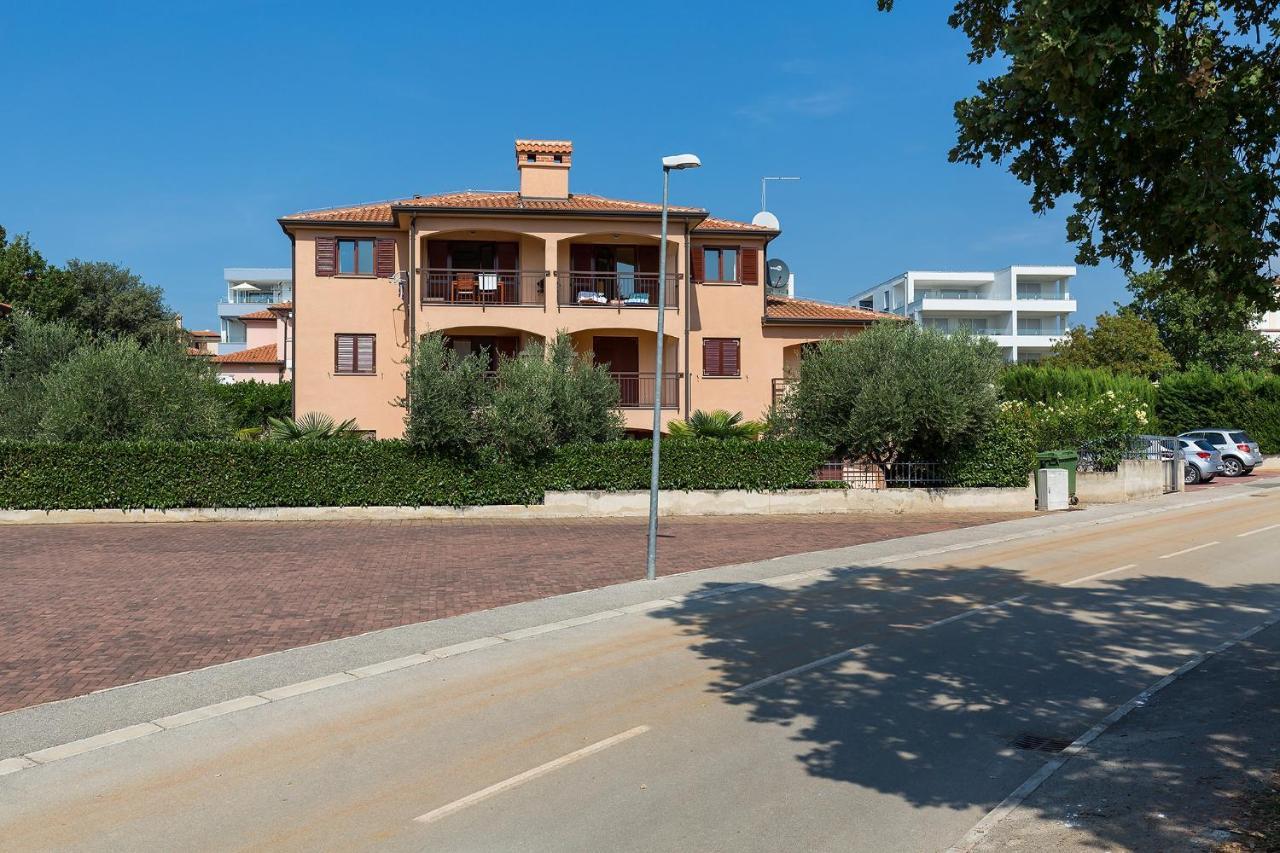 Apartments With A Swimming Pool Novigrad - 7078 Dış mekan fotoğraf