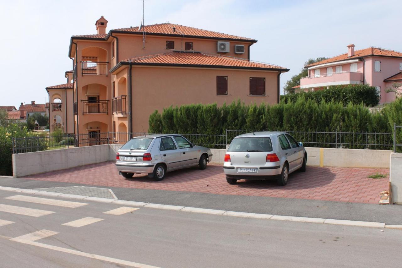 Apartments With A Swimming Pool Novigrad - 7078 Dış mekan fotoğraf