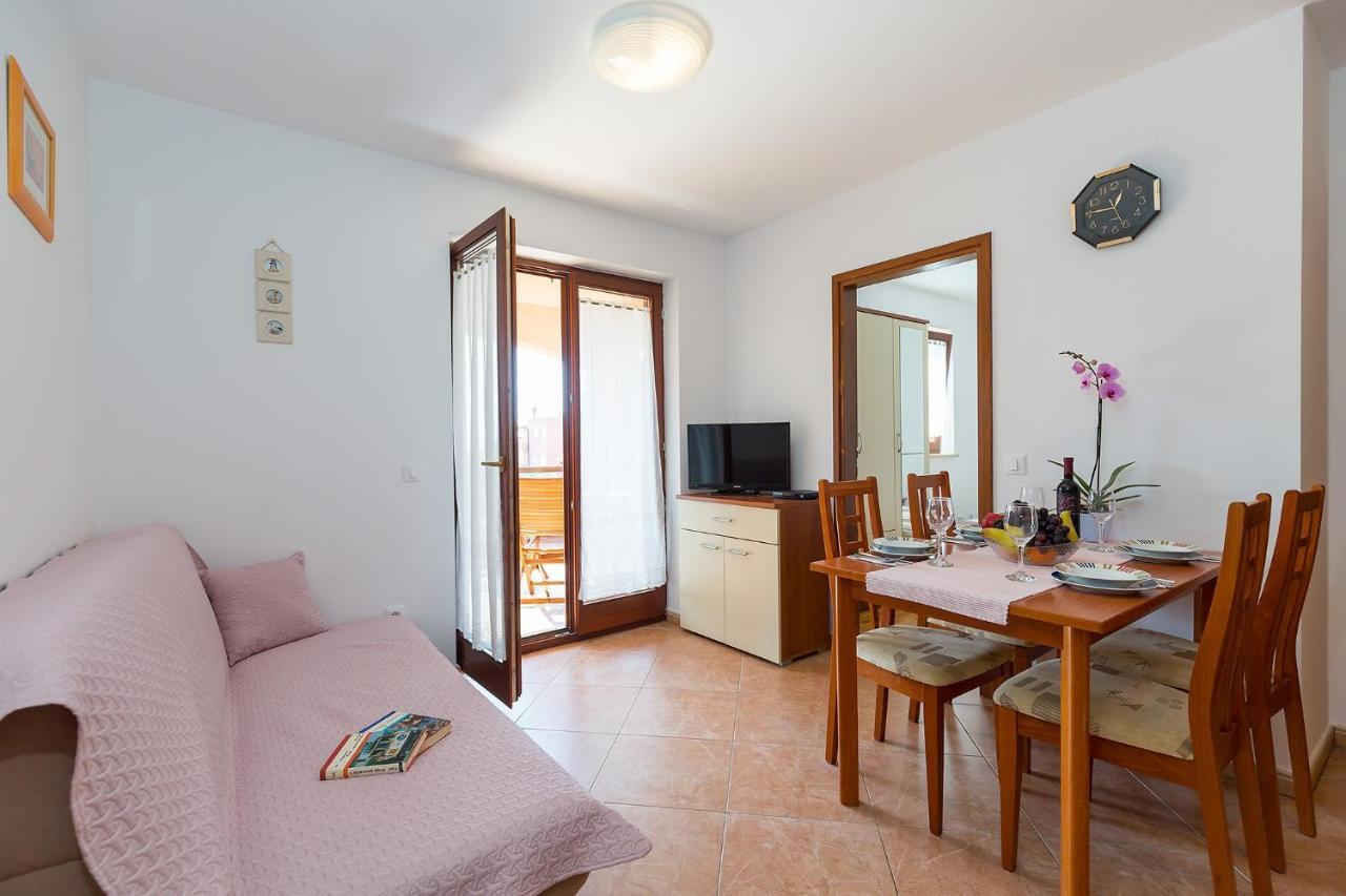 Apartments With A Swimming Pool Novigrad - 7078 Dış mekan fotoğraf